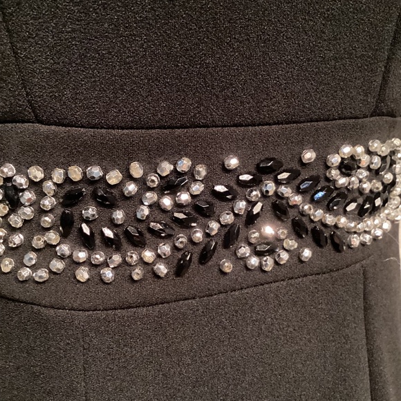 Betsey & Adam Off-The-Shoulder Mermaid Gown - Picture 6 of 13